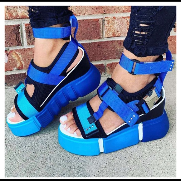 Cute summer sandals!!! - Picture 1 of 1